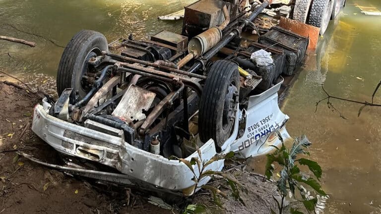 Tragédia na LMG-664: motorista pinheirense morre após caminhão despencar de ponte em Natalândia