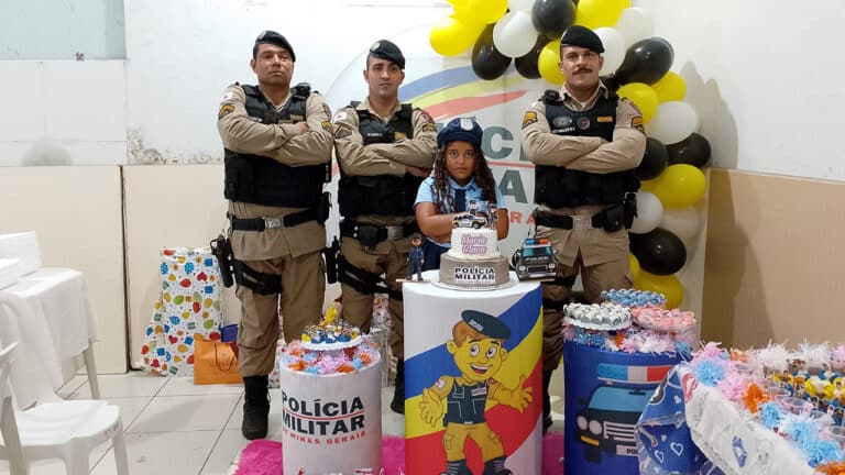 Menina de 8 anos sonha em ser policial e recebe surpresa emocionante da PM no seu aniversário em João Pinheiro