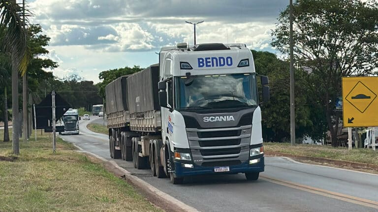 Motoristas de carretas pagarão até R$ 759,60 ao cruzar 7 praças de pedágio na BR-040; cobrança retorna dia 11