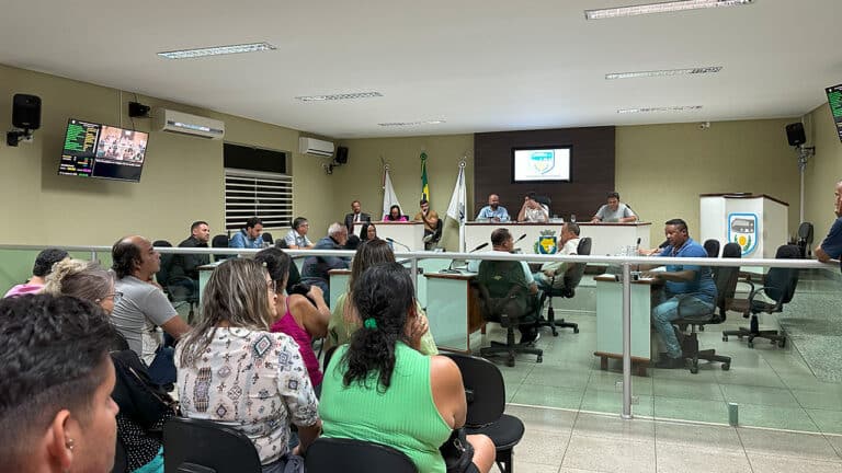 Prefeitura recua e retira da Câmara projetos sobre criação de cargos e PPPs em João Pinheiro
