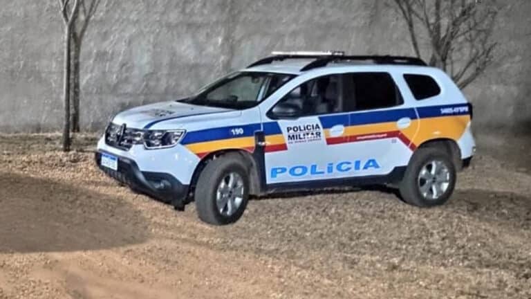 Pai captura suspeito de abusar da filha de 12 anos e leva para o quartel da Polícia em Brasilândia de Minas