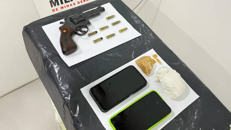 Homem armado ameaça matar a ex e acaba preso junto com o primo por tráfico de drogas em João Pinheiro