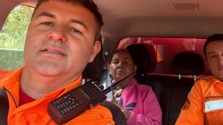 Cansada e com fome, idosa é encontrada com cachorro no colo após 24h desaparecida em João Pinheiro