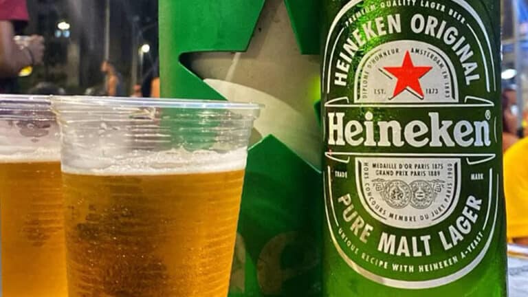 Após pedir copo de cerveja e ouvir “não”, homem dá soco e leva garrafada na cara em João Pinheiro