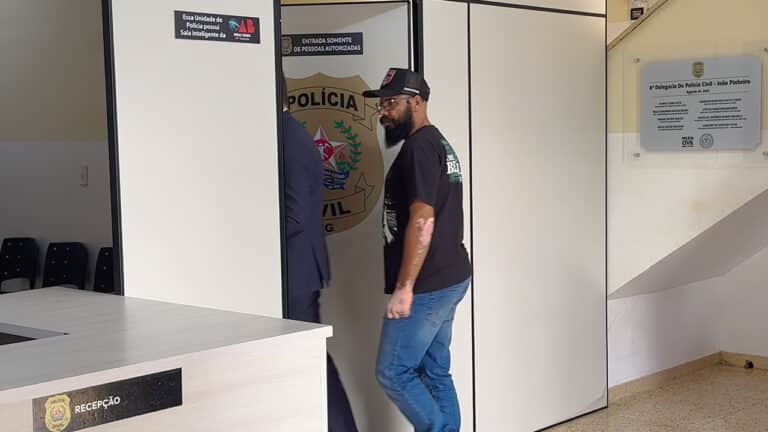 Pinheirense se entrega à Polícia após Justiça decretar prisão por processo de tráfico de 14 anos atrás