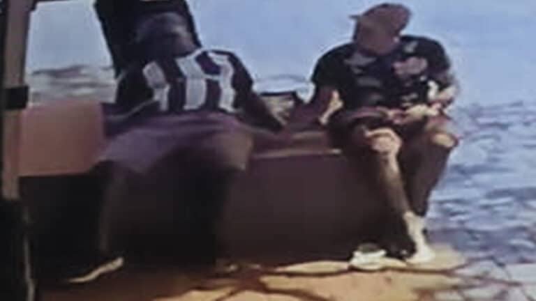 Homem cochila no banco da praça, ladrão não perde tempo, furta celular e acaba preso em João Pinheiro