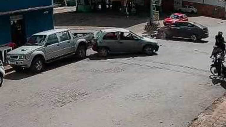 Motorista avança parada obrigatória e causa acidente em cruzamento no Papagaio, em João Pinheiro