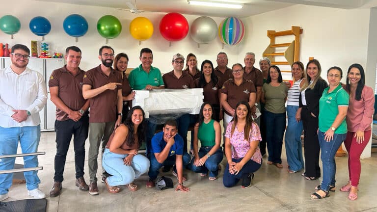 Rotary Participação doa ar-condicionado à APAE de João Pinheiro para melhorar atendimento em fisioterapia