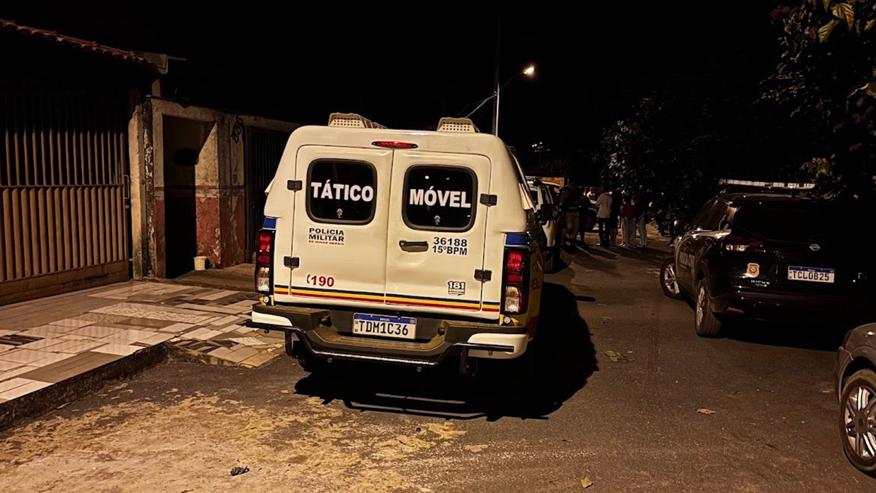 Jovem é brutalmente assassinado com mais de 10 tiros e golpes de lança dentro de casa, em Presidente Olegário
