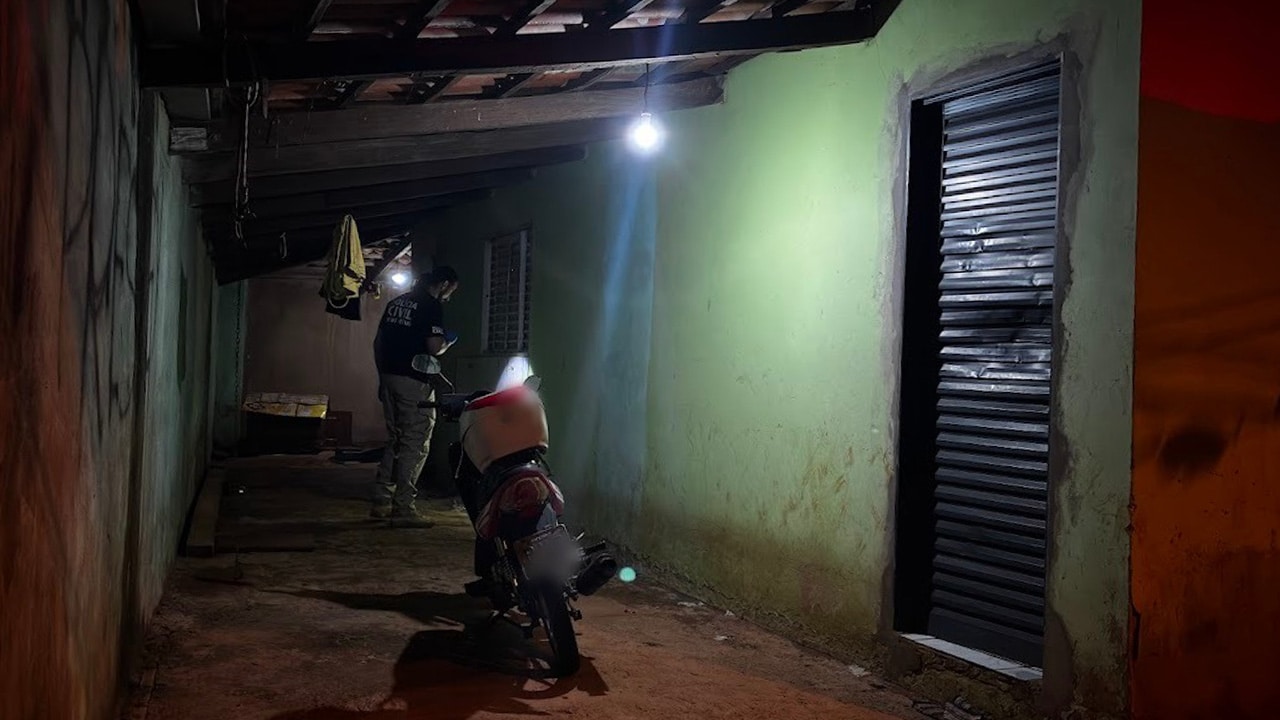 Jovem é brutalmente assassinado com mais de 10 tiros e golpes de lança dentro de casa, em Presidente Olegário