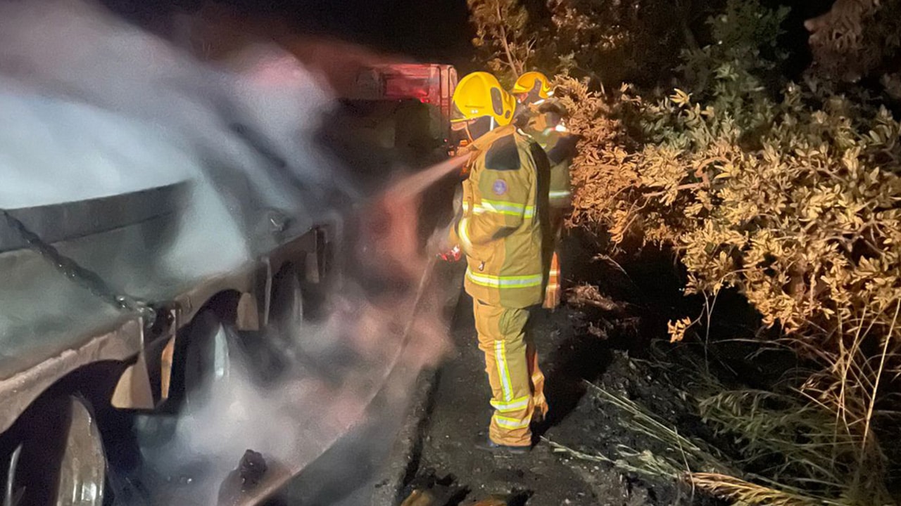 Carreta pega fogo e fica completamente destruída na rodovia MG-181, próximo a Brasilândia de Minas