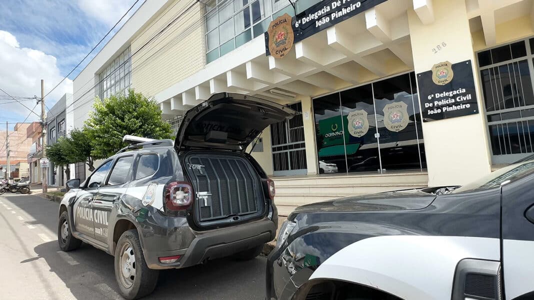Homem é preso em carvoaria por dívida de pensão de mais de R$ 5 mil em João Pinheiro