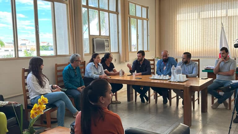 ACE e comerciantes vão à prefeitura, que confirma revogação da Feira da Lua; feira local será organizada