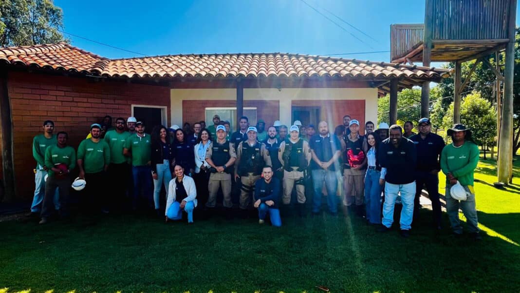 Polícia Militar Rodoviária realiza palestra do Maio Amarelo para colaboradores da METRA em João Pinheiro