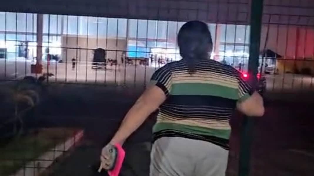 Mulher se revolta com portões fechados da Feira da Lua em João Pinheiro:
