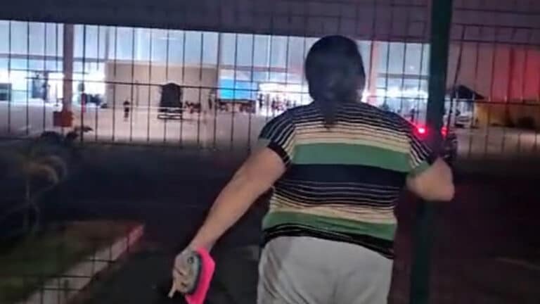 Mulher se revolta com portões fechados da Feira da Lua em João Pinheiro: "Abre o portão!"