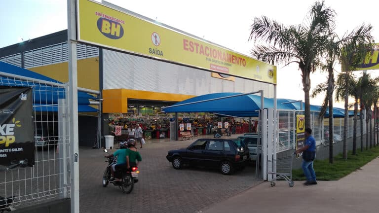 Tentativa de furto de açafrão termina com fiscal ameaçado com faca em supermercado de João Pinheiro