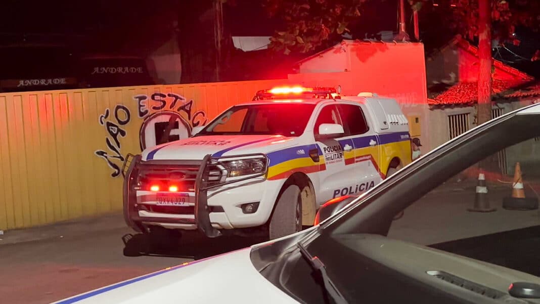 Após contar gravidez ao marido, mulher é agredida e arrastada por carro em João Pinheiro