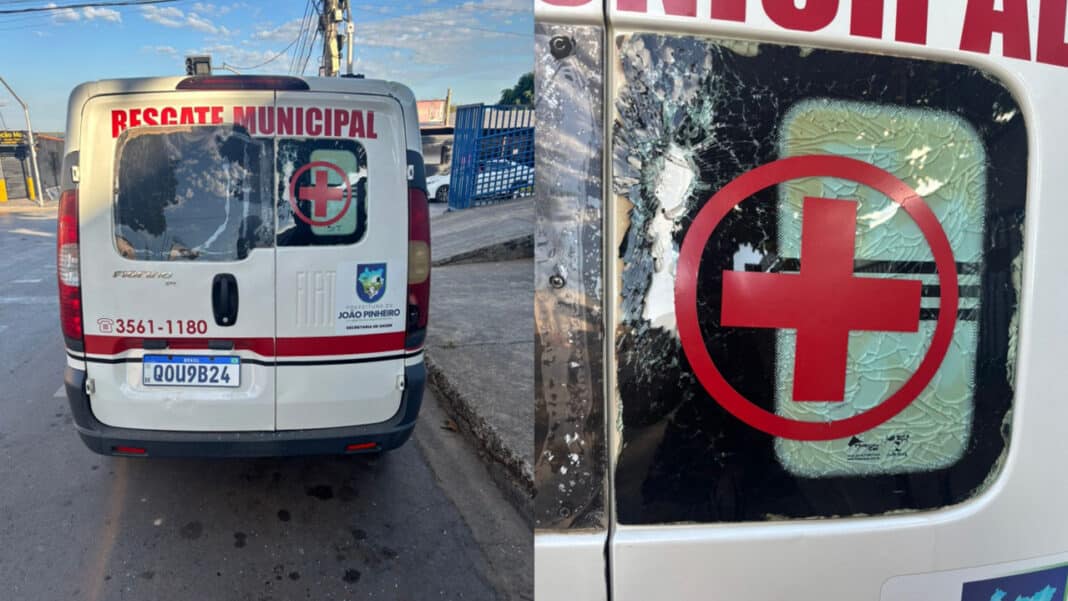 Morador de rua ataca ambulância da prefeitura com pedrada em João Pinheiro
