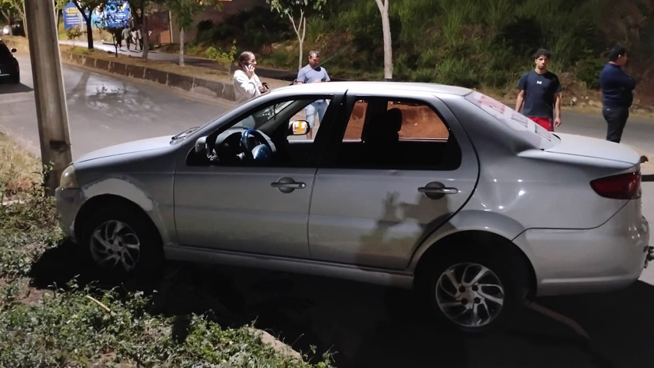 Motorista bêbado e sem CNH causa grave acidente e desmaia em João Pinheiro