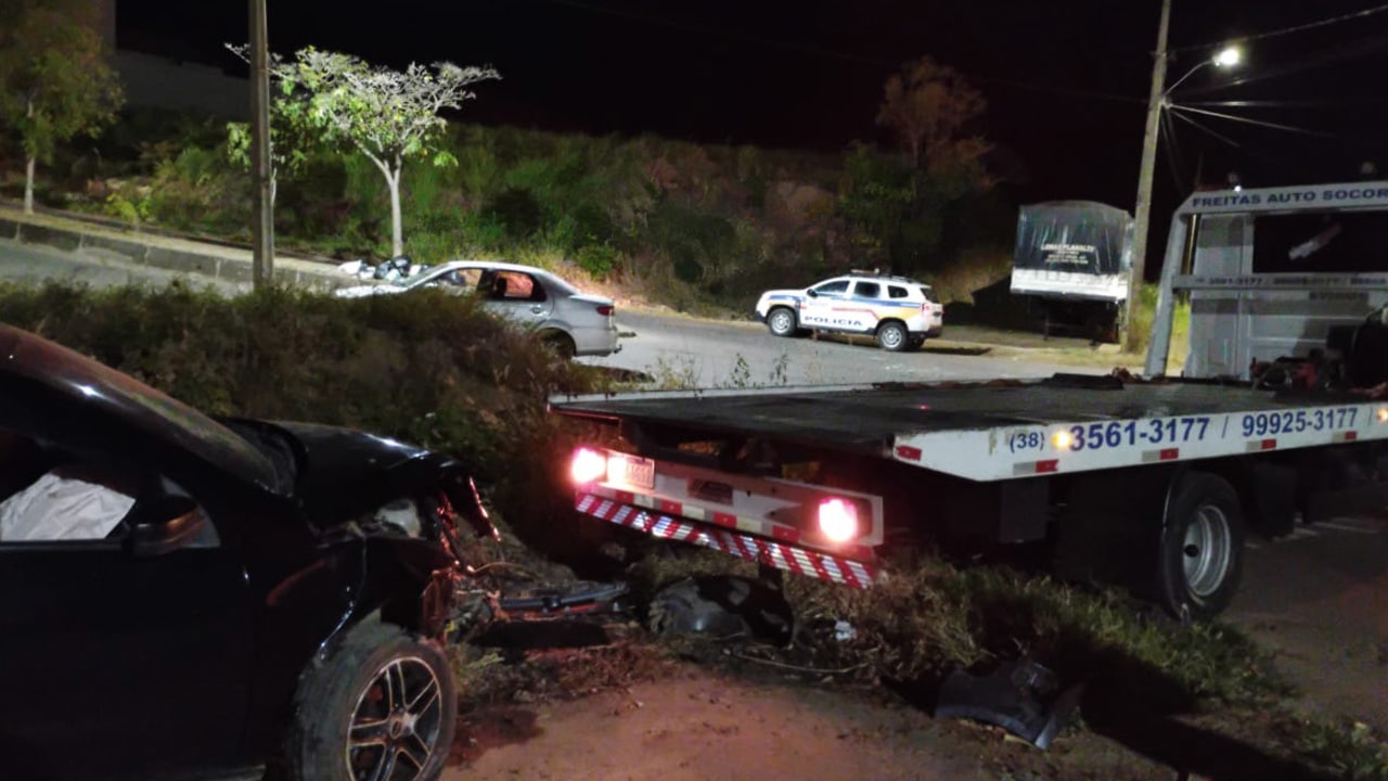 Motorista bêbado e sem CNH causa grave acidente e desmaia em João Pinheiro