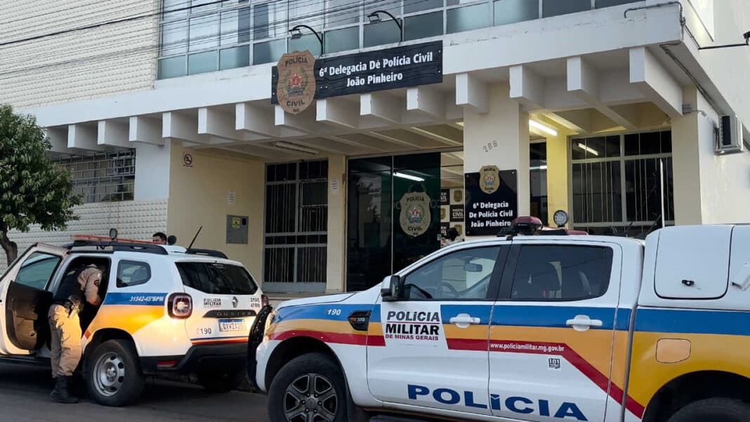 Briga de casal termina com enforcamento, mordida no nariz e polícia na porta em João Pinheiro