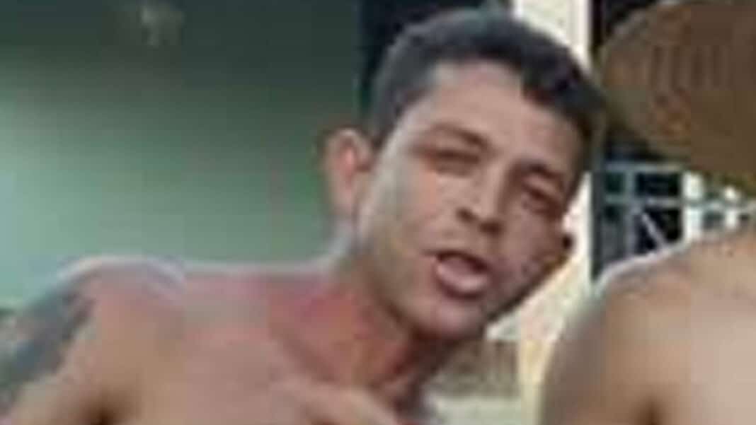 Homem conhecido por vários furtos é preso após usar cartão roubado para fazer compras em João Pinheiro