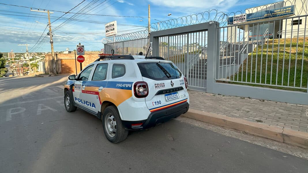 Ladrão invade casa e furta até camisinhas em João Pinheiro; suspeito foi contido por populares e preso