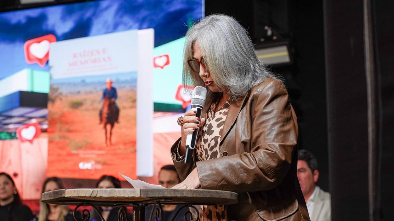 Orgulho pinheirense! Alunos do CDC lançam livro que conta a história das famílias de João Pinheiro