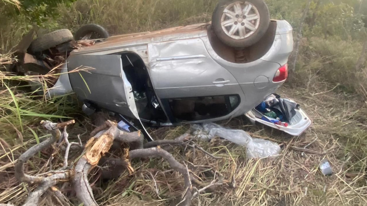 Mulher cochila ao volante, perde controle e capota carro na MG-181, em Bonfinópolis de Minas