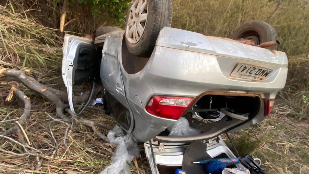 Mulher cochila ao volante, perde controle e capota carro na MG-181, em Bonfinópolis de Minas