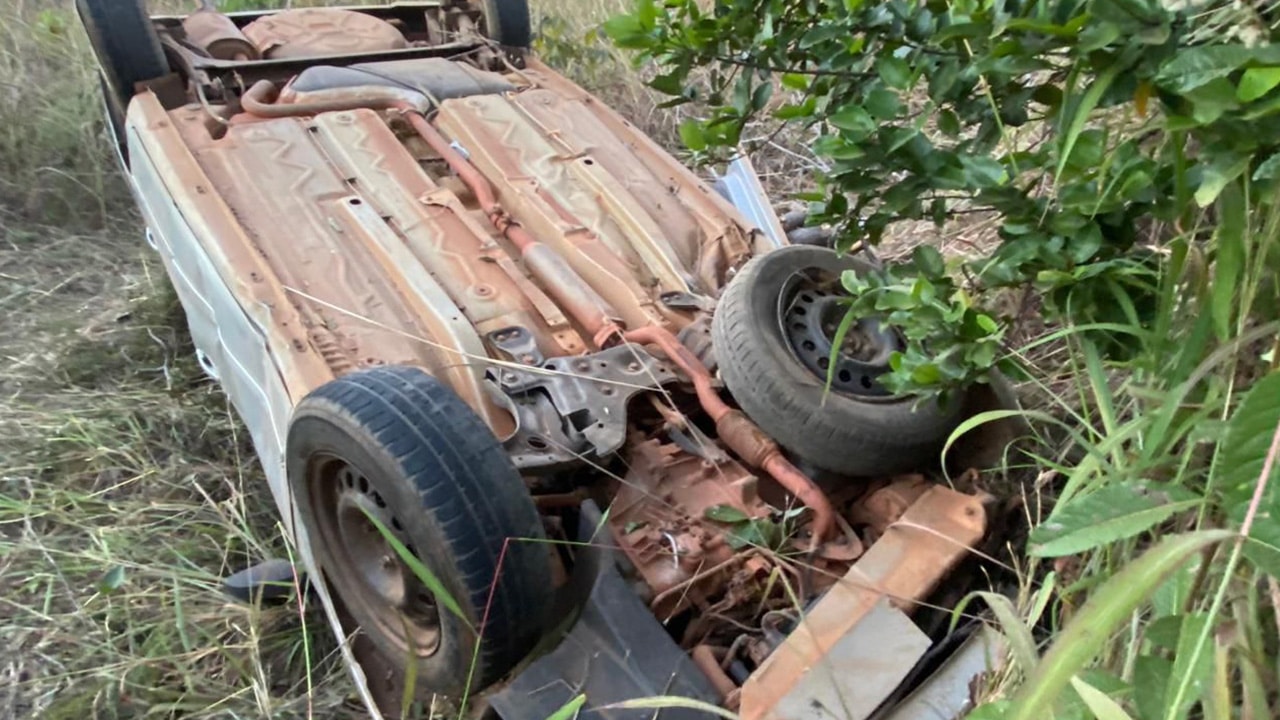 Mulher cochila ao volante, perde controle e capota carro na MG-181, em Bonfinópolis de Minas