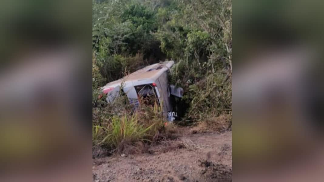Ônibus cai em ribanceira na BR-365 e deixa vários feridos entre Luizlândia do Oeste (JK) e São Gonçalo do Abaeté