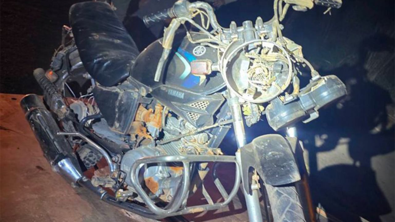 Casal de idosos morre após moto ser atingida por carro na MG-181, em Bonfinópolis de Minas