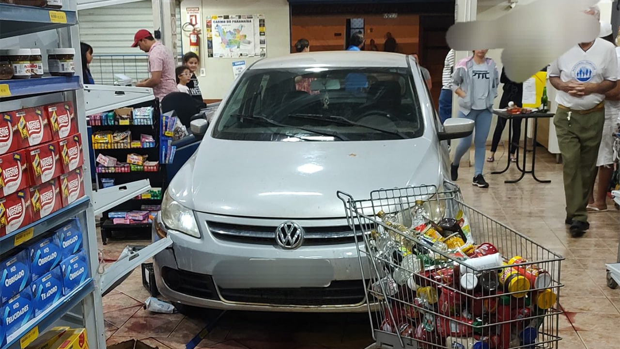 'Ia só comprar carne e cerveja', diz motorista bêbado que invadiu supermercado com carro