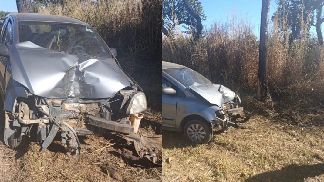 Motorista perde o controle ao tentar ultrapassagem e bate em árvore na BR-040, em João Pinheiro
