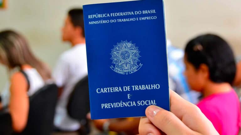 Tem vaga na praça! SINE de João Pinheiro oferece 39 empregos com salários de até R$ 3.444,00