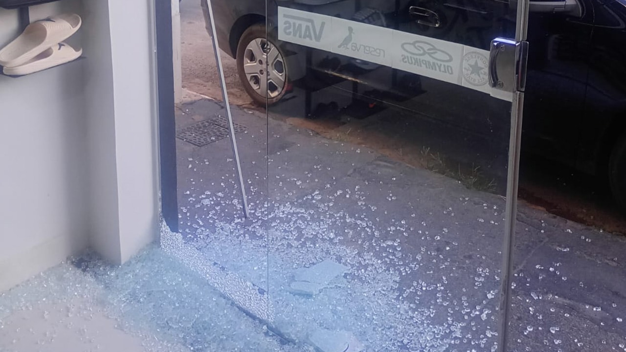 Ladrão é preso após quebrar porta de vidro e furtar mais de R$ 3 mil de loja no Centro de João Pinheiro