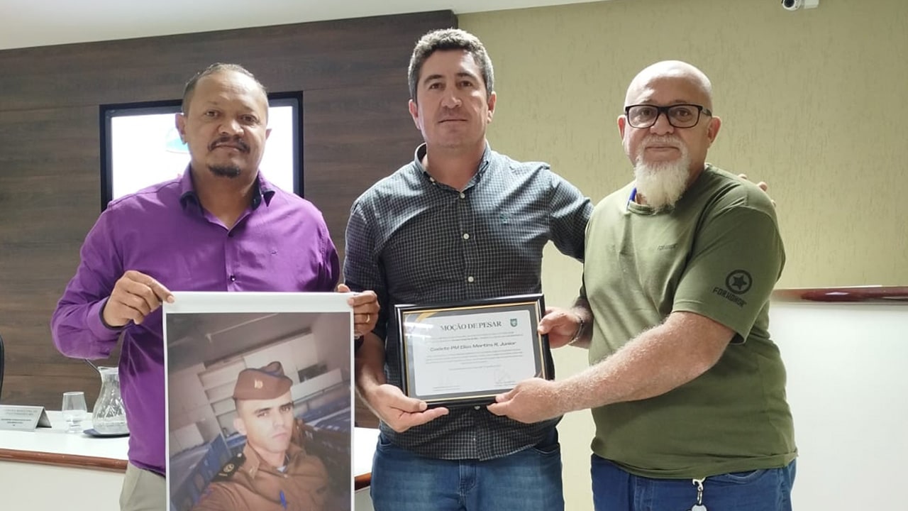 Câmara de João Pinheiro aprova moção de pesar pela morte do cadete Elias Júnior e emociona familiares