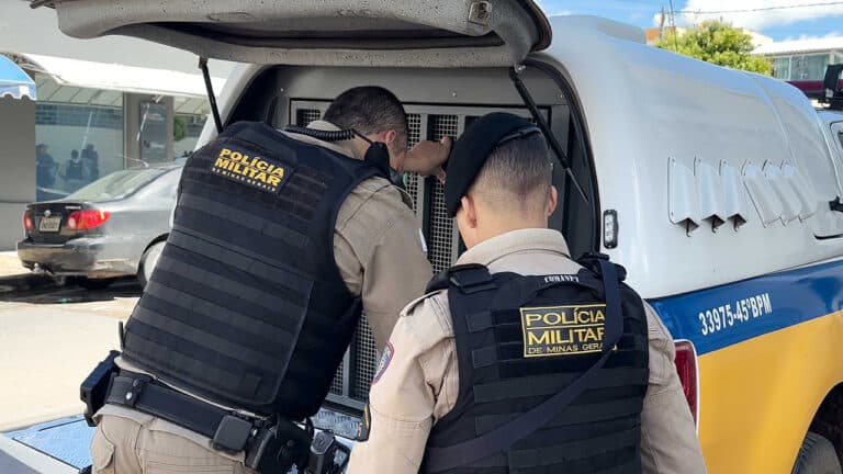 "Pode abrir sua cova, que vou ficar só 10 dias", diz homem preso após tentar atropelar ex e filho em João Pinheiro