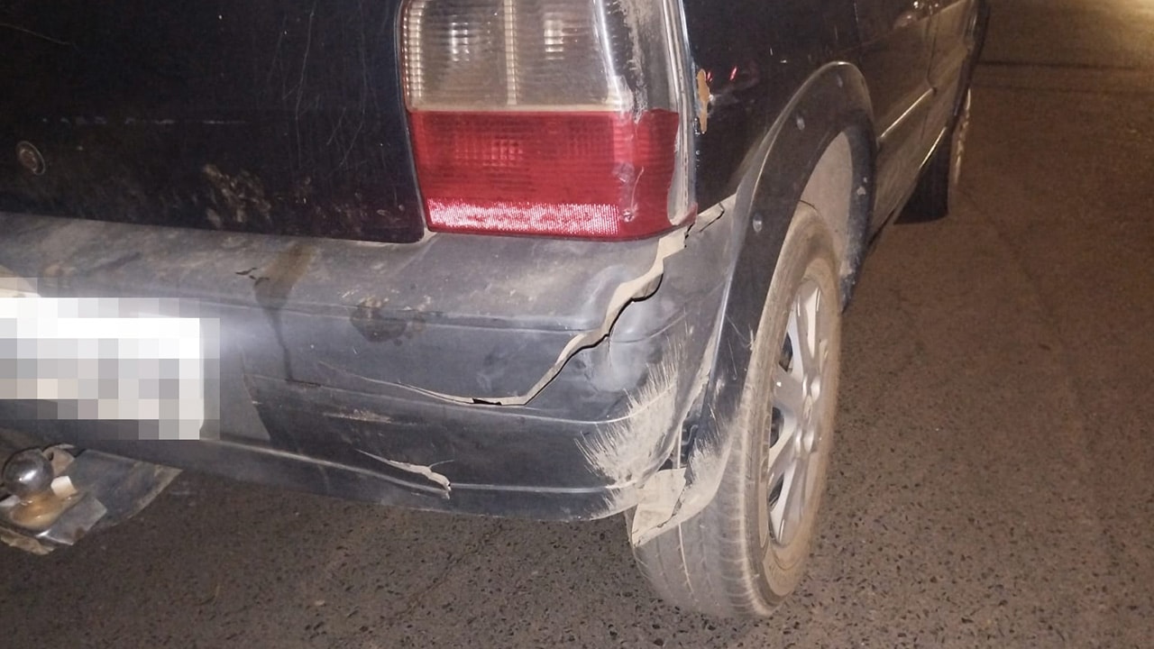 Motorista bêbado que bateu em carros estacionados em João Pinheiro recusa bafômetro e dispara