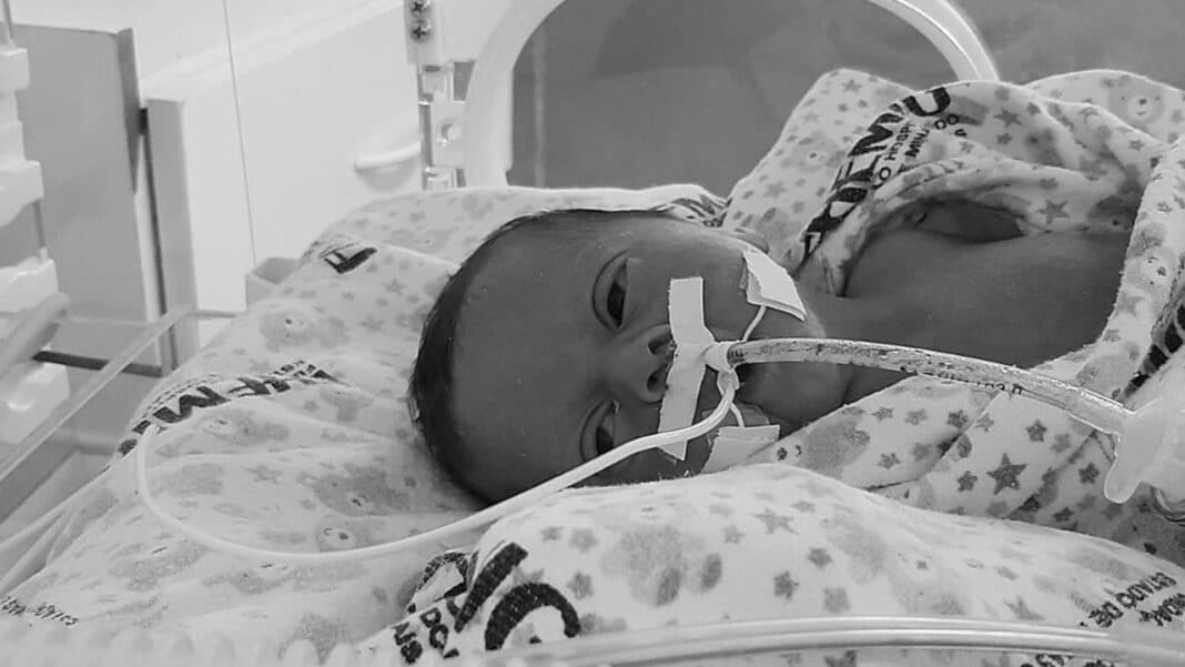 Bebê nasce prematuro, morre após 43 dias e mãe pede ajuda para pagar pelo velório em João Pinheiro