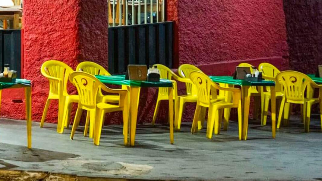 Briga por mesa de bar na calçada termina com idoso de 67 anos com o punho quebrado em João Pinheiro