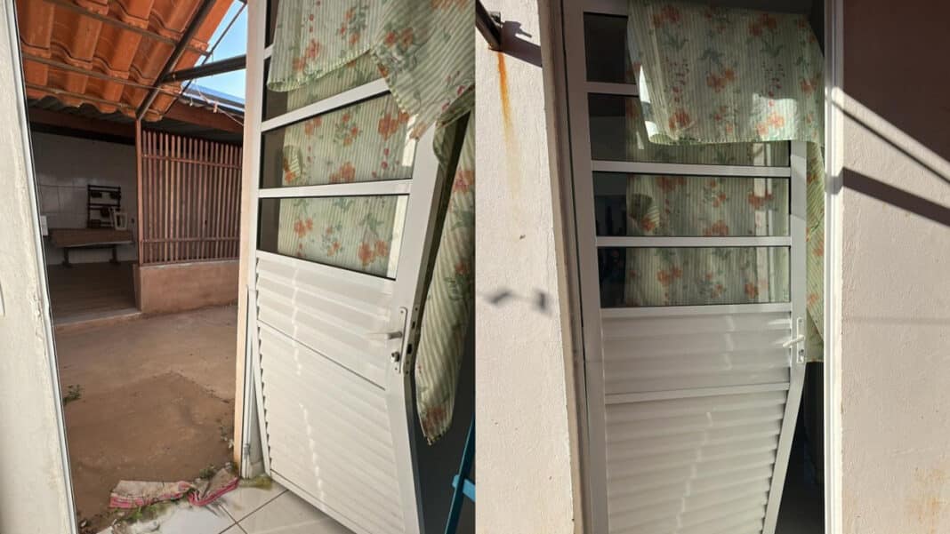 Casa é arrombada em plena luz do dia e vizinhos apontam morador da mesma rua como suspeito, em João Pinheiro