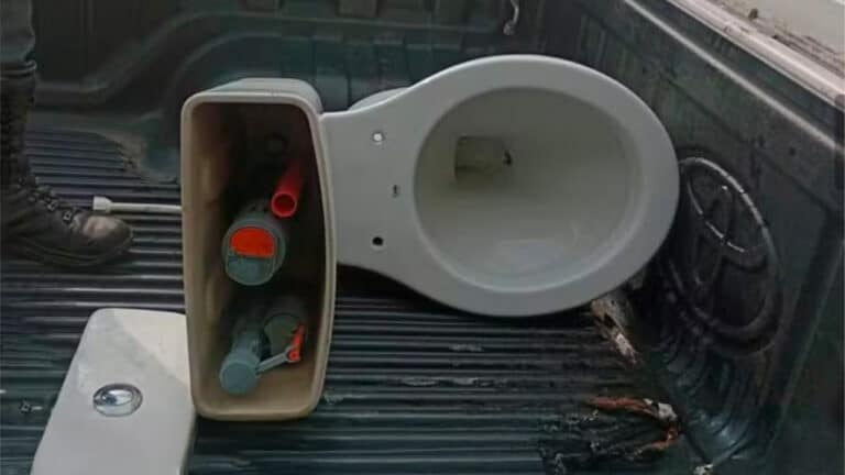 Ladrão é preso após ser flagrado carregando vaso sanitário furtado de obra, em João Pinheiro