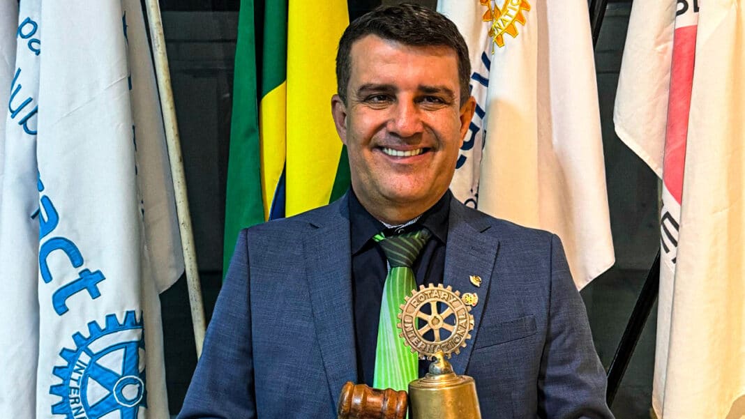 Jamir Andrade toma posse como novo presidente do Rotary Participação de João Pinheiro