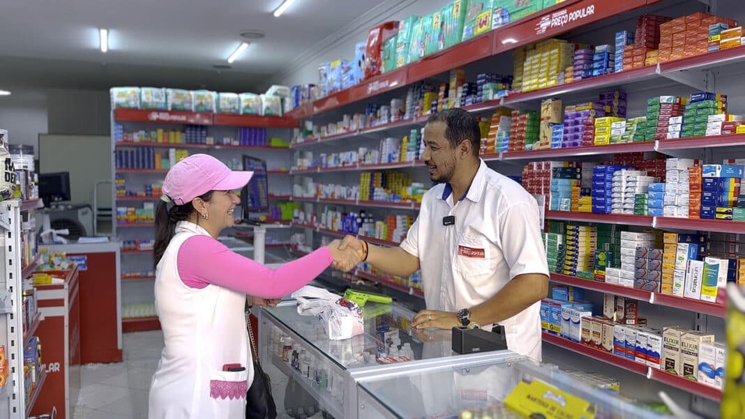 Com grandes promoções, Drogaria Preço Popular abre as portas no centro de João Pinheiro
