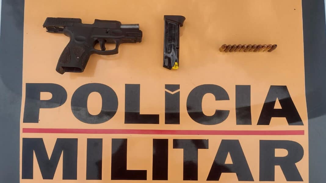 Homem é preso com pistola 9mm escondida debaixo do banco do carro na estrada do Segredo em João Pinheiro