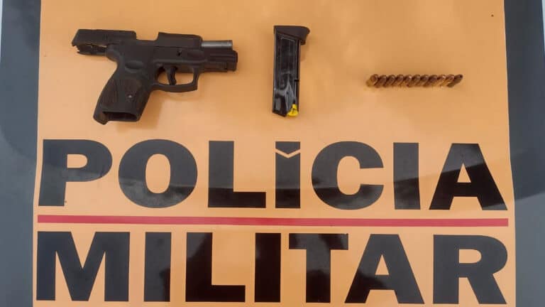 Homem é preso com pistola 9mm escondida debaixo do banco do carro na estrada do Segredo em João Pinheiro