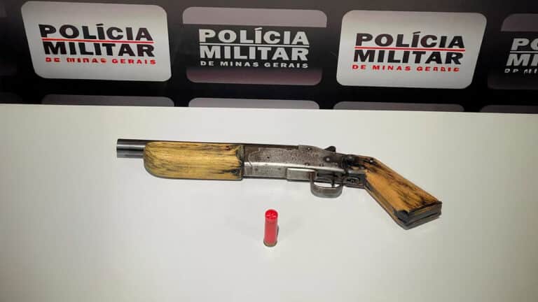 Briga por esgoto entre vizinhos termina com homem preso por porte ilegal de escopeta em João Pinheiro